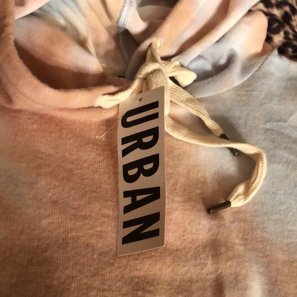 URBAN OUTFITTERS Tie-Dye Cropped Top Sweatsuit Set - Picture 12 of 12